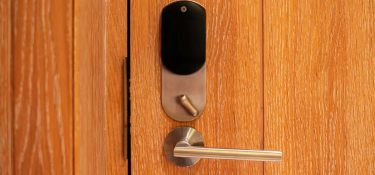 Automatic Locking Door Knob Earlimart